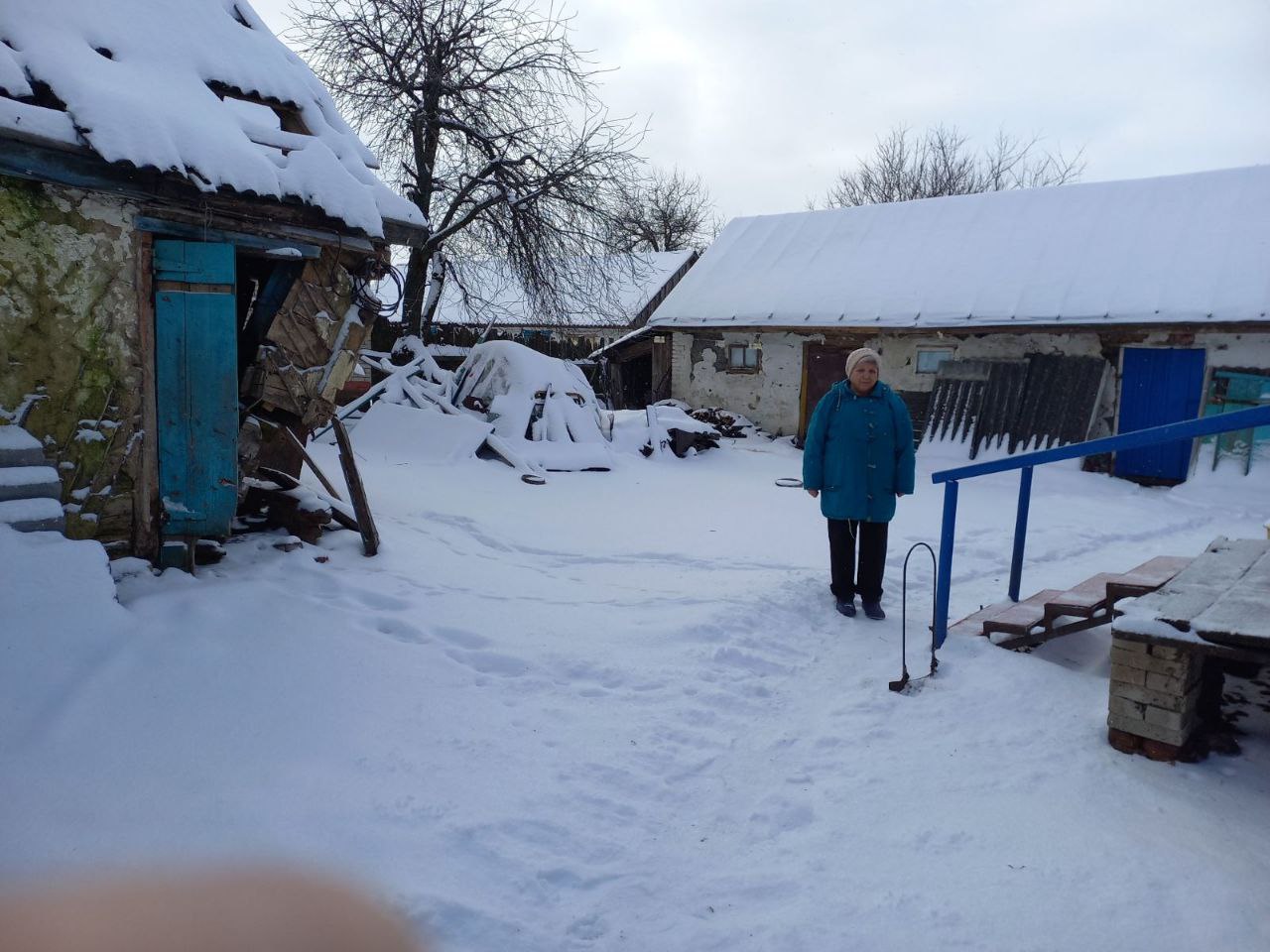 Будинок залишився без вікон, дверей та з пошкодженим дахом 